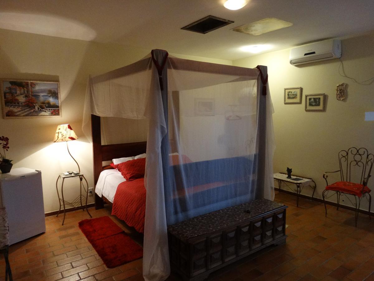 Inn Al Castello Di Giulietta E Romeo Pirenopolis