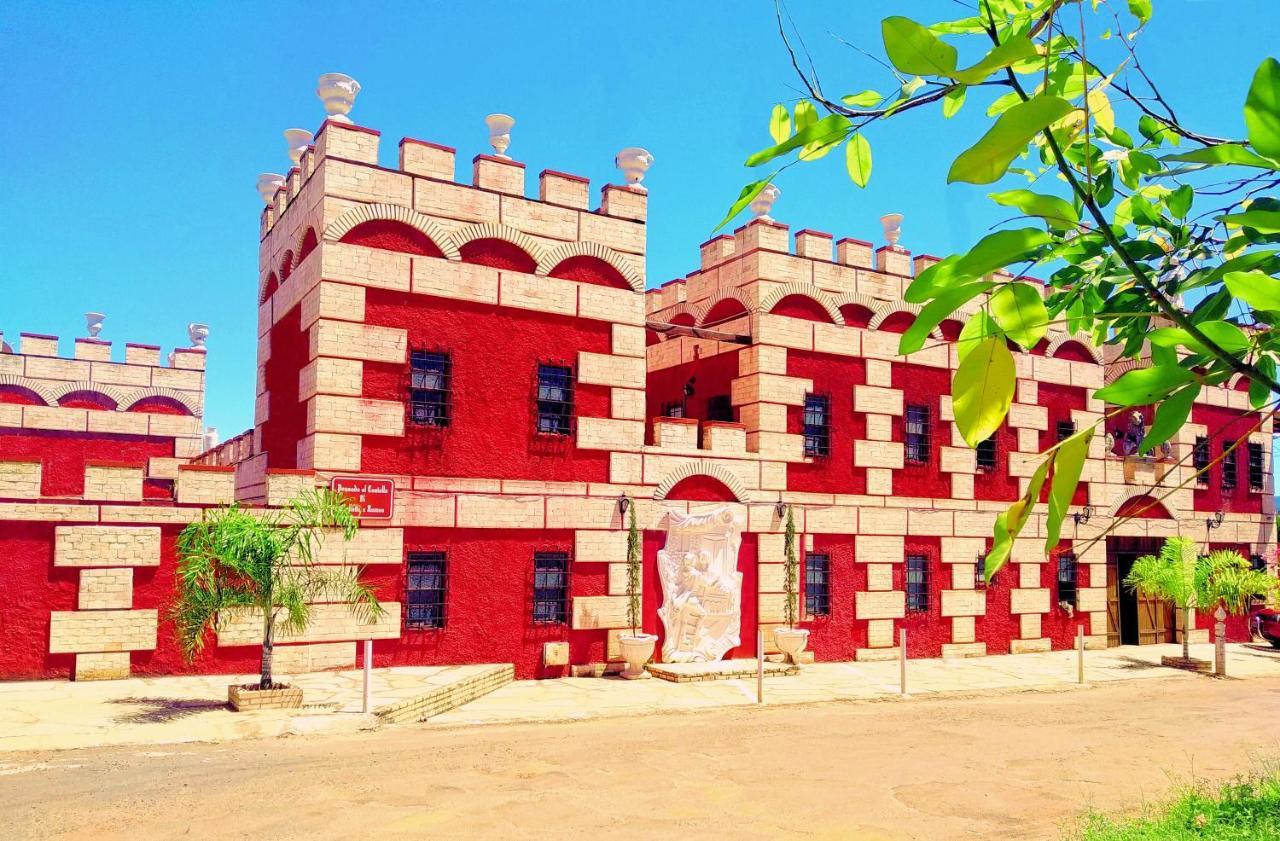 Inn Al Castello Di Giulietta E Romeo Pirenopolis